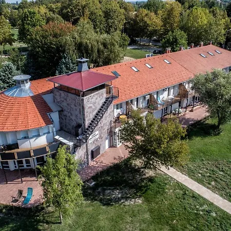 Siraly Apartament *